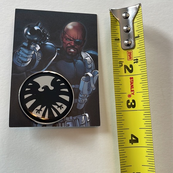 Marvel Nick Fury SHIELD Pin and card - Picture 3 of 4